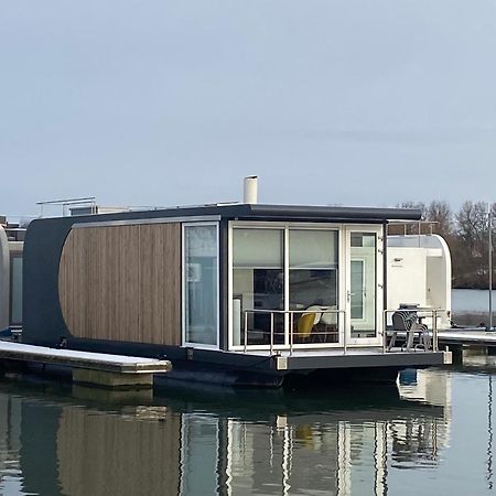 Hotel Houseboat Trinidad Maastricht Exterior foto