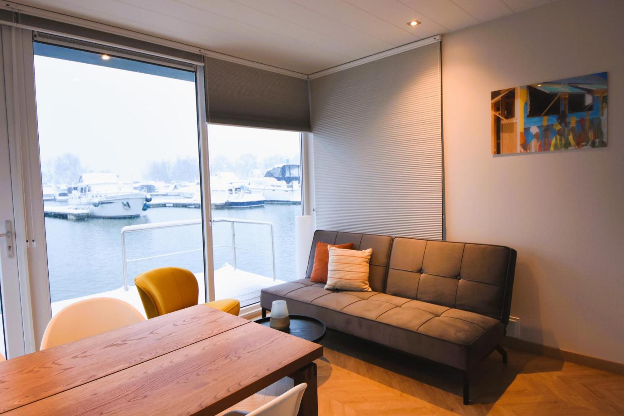 Hotel Houseboat Trinidad Maastricht Exterior foto